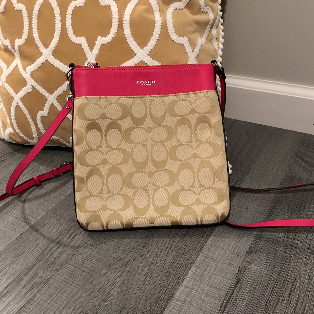 🆕NWT coach pink canvas crossbody bag